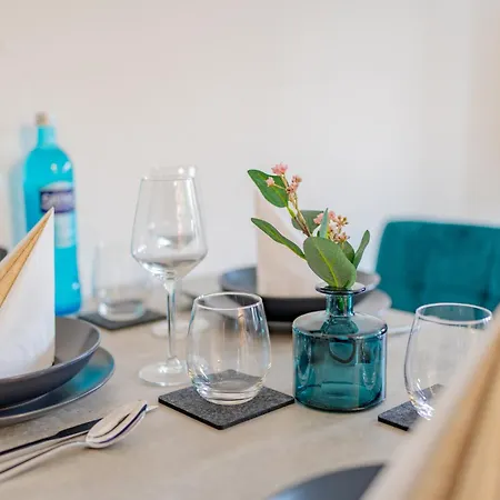 Gemuetlich - Modern - 2 Maisonette Lägenhet